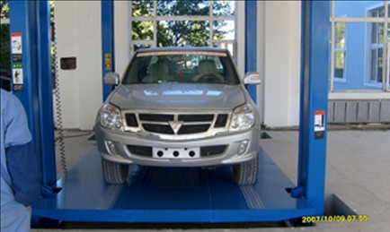 汽車(che)升降(jiang)機 
