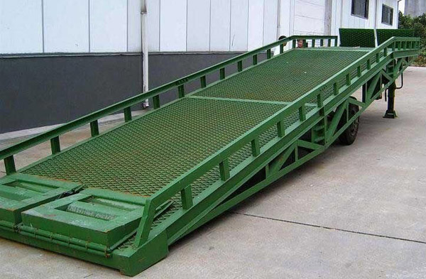 移動(dong)式登車(che)橋