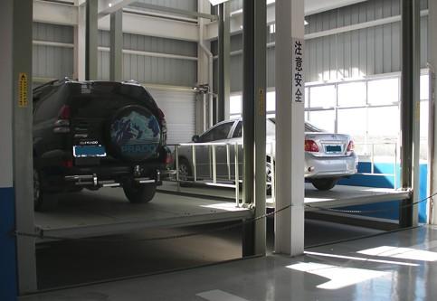 汽車(che)升降機(ji)