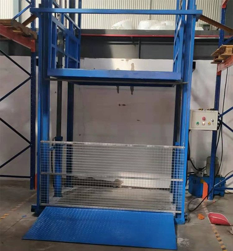 導(dao)軌式液(ye)壓升降(jiang)貨梯 導(dao)軌式液(ye)壓升降(jiang)貨梯